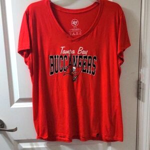 XL Tampa Bay Buccaneers Women's V-Neck T-Shirt Sports Souvenir Florida Football